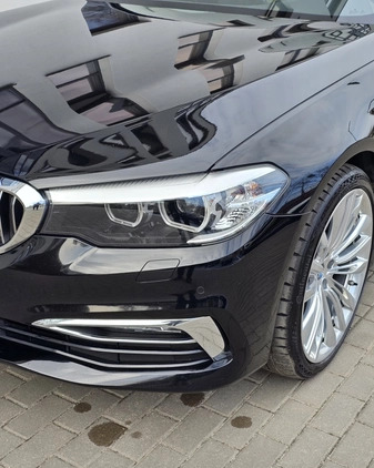 BMW Seria 5 cena 134900 przebieg: 99000, rok produkcji 2019 z Gdańsk małe 211